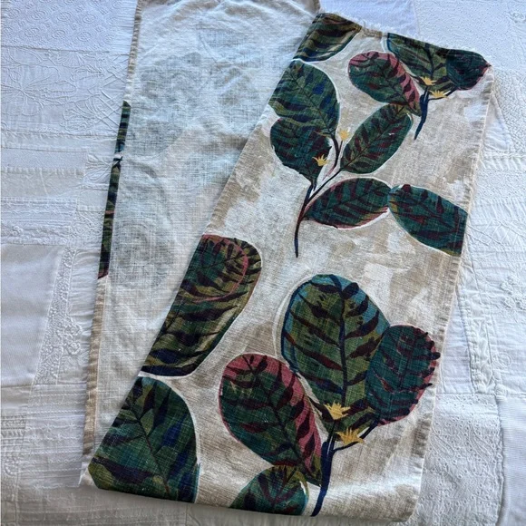 Table Runner - Picture 7 of 16